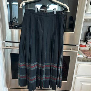 Vintage Pendleton 100 percent wool skirt, size 10 petite, GUC