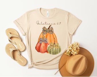 Herbst Kürbis christliches T-Shirt, Galater 6: 9 Bibel Schrift Shirt, Herbst Glaube T-Shirt, Ernte Saison Frauen Shirt, Bibel Vers Geschenk Shirt