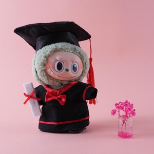 Tenue de remise de diplôme Labubu – Avec carte de remise de diplôme personnalisée gratuite, ajustement parfait pour les poupées Labubu Gen 1/2/3, cadeau de remise de diplôme, vêtements Labubu