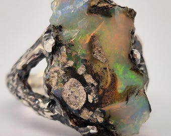 Anillo de ópalo etíope en bruto: Joyería de plata hecha a mano con gemas