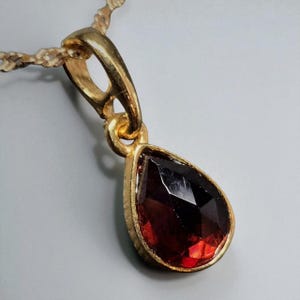 Granat Anhänger Vergoldetes Silber Anhänger Natürliche Granat Handgemachter Tropfen Anhänger Edelstein Einzigartiges Geschenk für Schwester Eleganter Schmuck für Frau