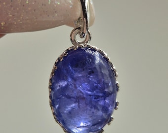 Handmade Sterling Silver Pendant with Natural Tanzanite Gemstone (20x10x8mm)