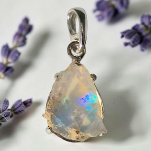 Colgante de ópalo etíope para mujer, colgante de plata de ley, joyería de piedras preciosas naturales, estilo elegante y minimalista.