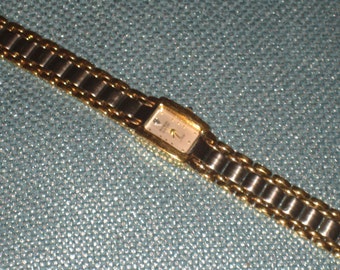 Armitron "Diamond Now" Ladies Wristwatch, Excellent Vintage Condition, Water Resistant. Gold Tone Ladies Watch, Vintage Bracelet Style Watch