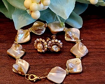 Beaded Shell Bracelet Set, Beaded Bracelet, Beach Theme, Screw On Matching Earrings, Aurora Borealis Rhinestones, Gold Tone Vintage Earrings