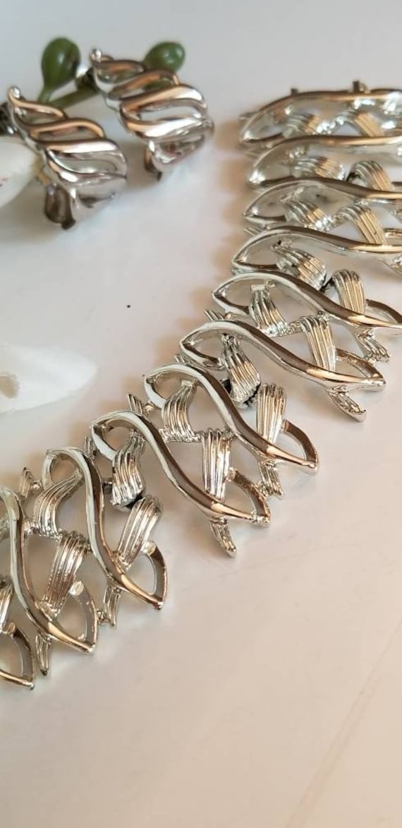 NAPIER Ribbon Earrings, Ribbon Loop Pattern, Ribb… - image 1