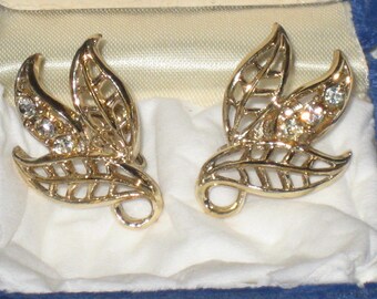 CORO Leaf Earrings, Open Pattern, Clip On, Gold Tone, Romantic, Designer Coro, Rhinestone Accents Excellent Condition