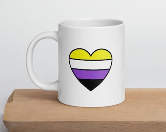 Kubek z sercem „Nonbinary Pride” – ceramiczny kubek do kawy LGBTQ z flagą osób niebinarnych