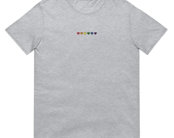 T-shirt met kleine hartjes Rainbow Pride – geborduurd