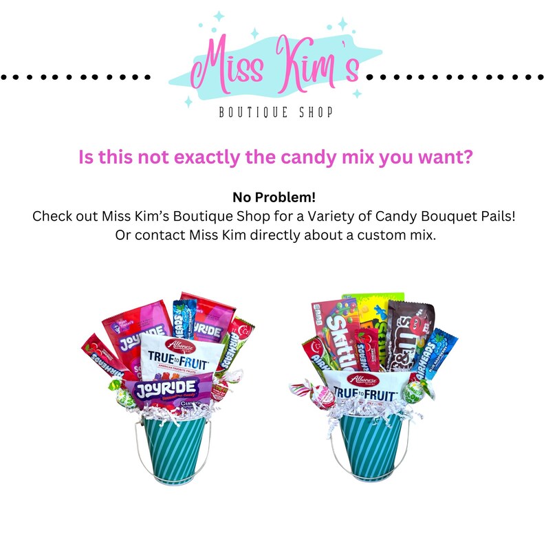 Puede incluir: Un anuncio de Miss Kim's Boutique Shop, con dos ramos de caramelos en cubos turquesas. Los ramos contienen varios caramelos y est&aacute;n dispuestos con papel blanco. El texto de la imagen dice: "Is this not exactly the candy mix you want? No Problem!"