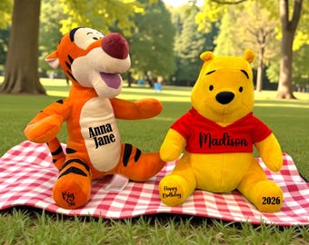 Peluche personalizado de Winnie the Pooh o Tigger / Animal de peluche personalizado con nombre y año / Regalo de cumpleaños de recuerdo de Disney para niños y bebés
