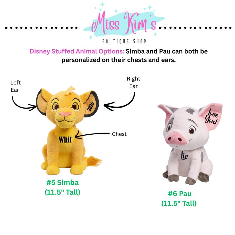 Puede incluir: La imagen muestra dos peluches de Disney: Simba, un le&oacute;n amarillo, y Pau, un cerdo blanco. Simba mide 29,2 cm de alto y tiene la palabra "Whit" en el pecho. Pau tambi&eacute;n mide 29,2 cm de alto y tiene "love you!" en la oreja.