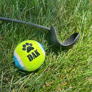 Personalized Dog Tennis Ball with Ball Thrower (Customized Gift W/Pet&#39;s Name and Paw Print Image).  Dog Ball Chuck It Style Launcher & Ball.
