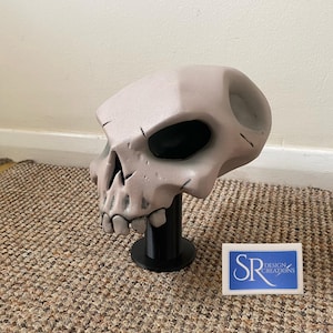Full Size Skull Inspired By Sea of Thieves with Stand. Cosplay Costume Replica Prop Resin Hollow Handmade Hand Painted Display Piece