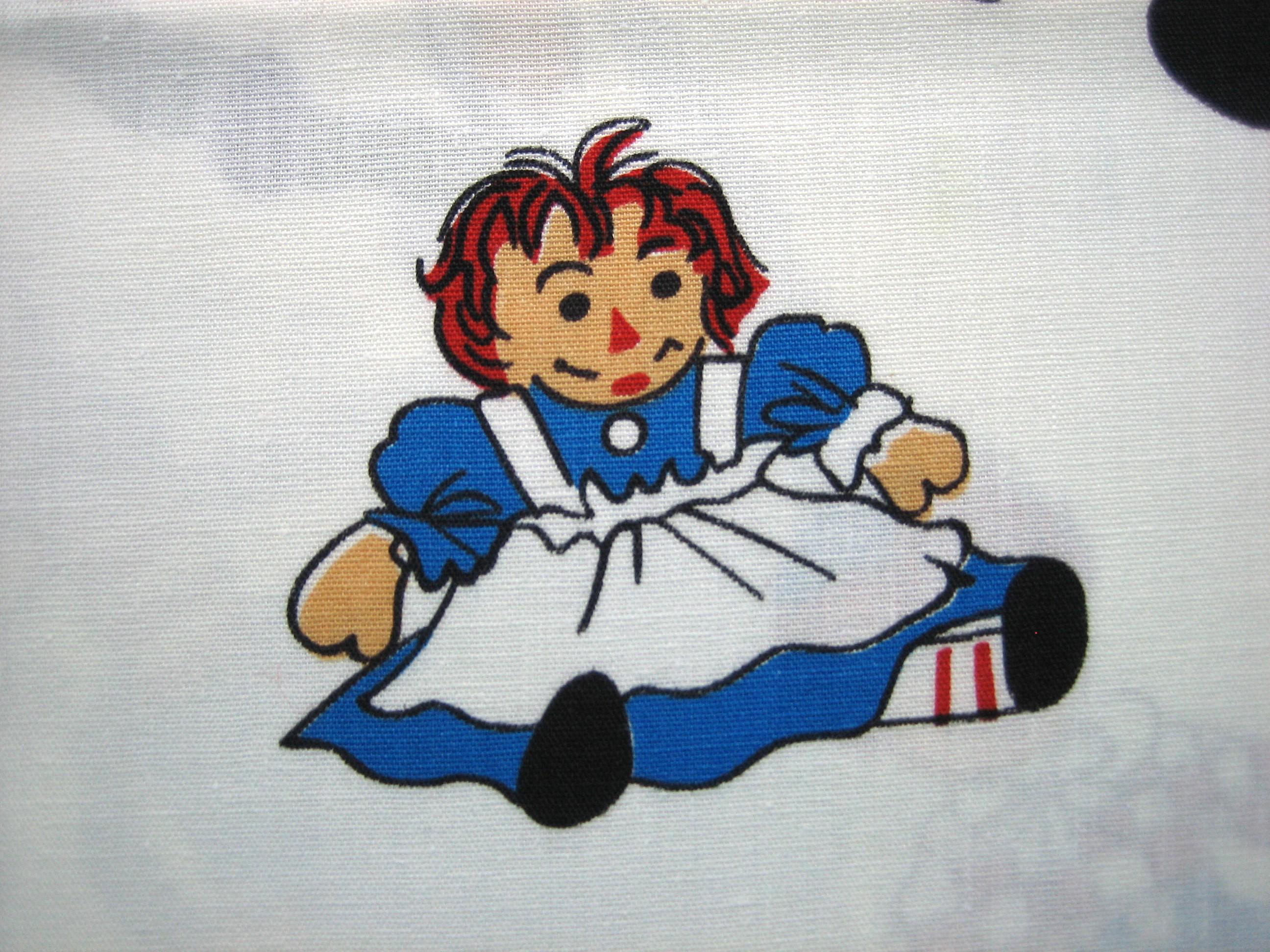 ラガディ・アンとアンディが椅子に座った人形を投げる（似ている）29 x