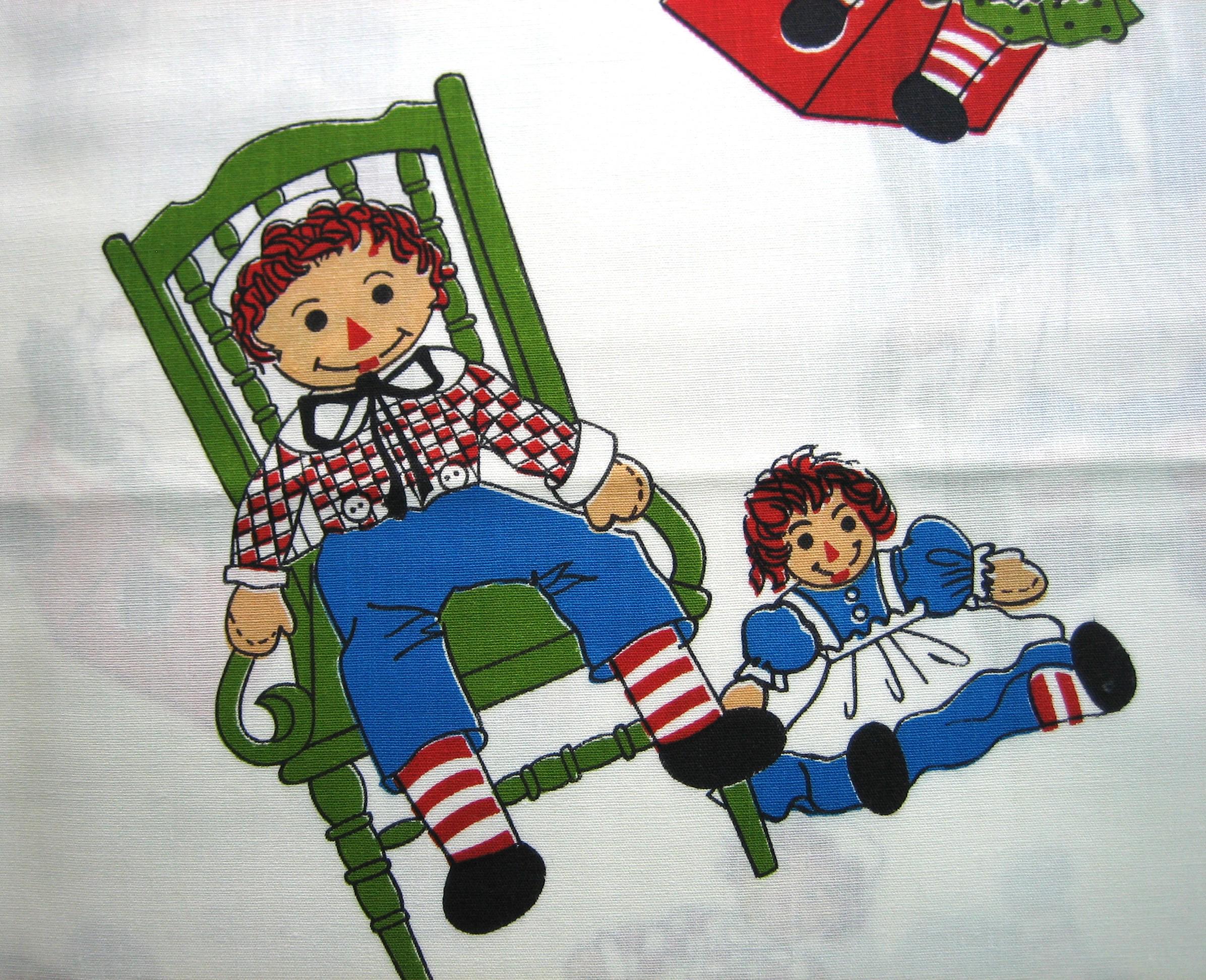 ラガディ・アンとアンディが椅子に座った人形を投げる（似ている）29 x