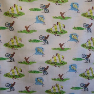 Tessuto Curious George, CP 54059 Aquiloni volanti, Springs Creative 2015 (26 x 44 pollici)