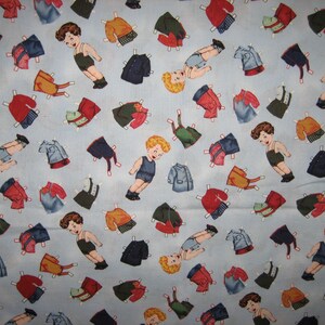 Timeless Treasures Fabrics Jungen und ihre Kleidung auf blau ( D #ERA -C9227) 2005 ( 18 x 44 Zoll )