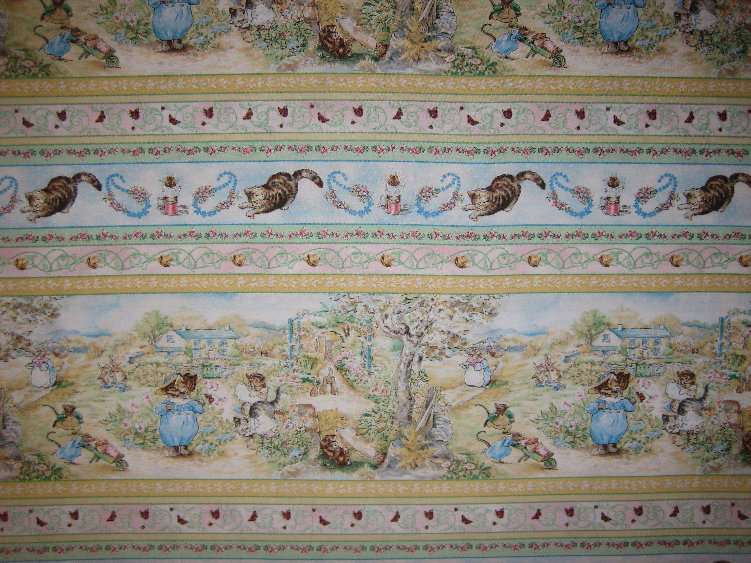 Beatrix Potter Figuren mit eingefügten Streifen von Kätzchen und Mäusen, Quilting-Schätze ( 45 x 44 Zoll )
