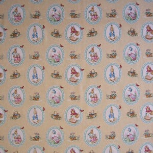 Imágenes de camafeo amarillo en tela de Beatrix Potter (18 x 42 pulgadas), Quilting Treasures, 2006