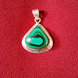 Pendentif en malachite naturelle Pendentif en argent sterling 925 Pendentif fait main en malachite Pendentif en pierres précieuses naturelles, cadeau pour elle