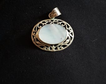 Pendentif Ancien En Nacre - Grand Format - Vintage Rétro - Parfait Pour Collection - Origine France