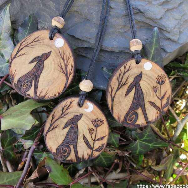 Colgante Liebre Mirando la Luna * Pirografiado a mano individualmente * Amuleto * Madera de laurel *