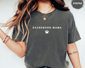 Dachshund Mama T-shirt | Minimal Paw Print