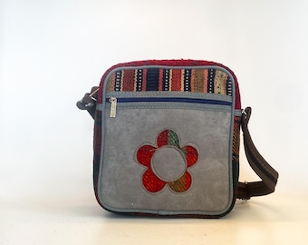 Handwoven Boho Crossbody Bag: Floral Kilim Shoulder Purse