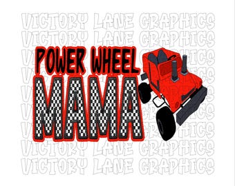 Könnte beinhalten: Grafikdesign mit dem Text „POWER WHEEL MAMA“ in Rot und Schwarz, wobei das Wort „MAMA“ mit einem Schachbrettmuster gefüllt ist. Rechts vom Text befindet sich ein roter Spielzeug-LKW. Im Hintergrund stehen die Worte „VICTORY LANE GRAPHICS“.