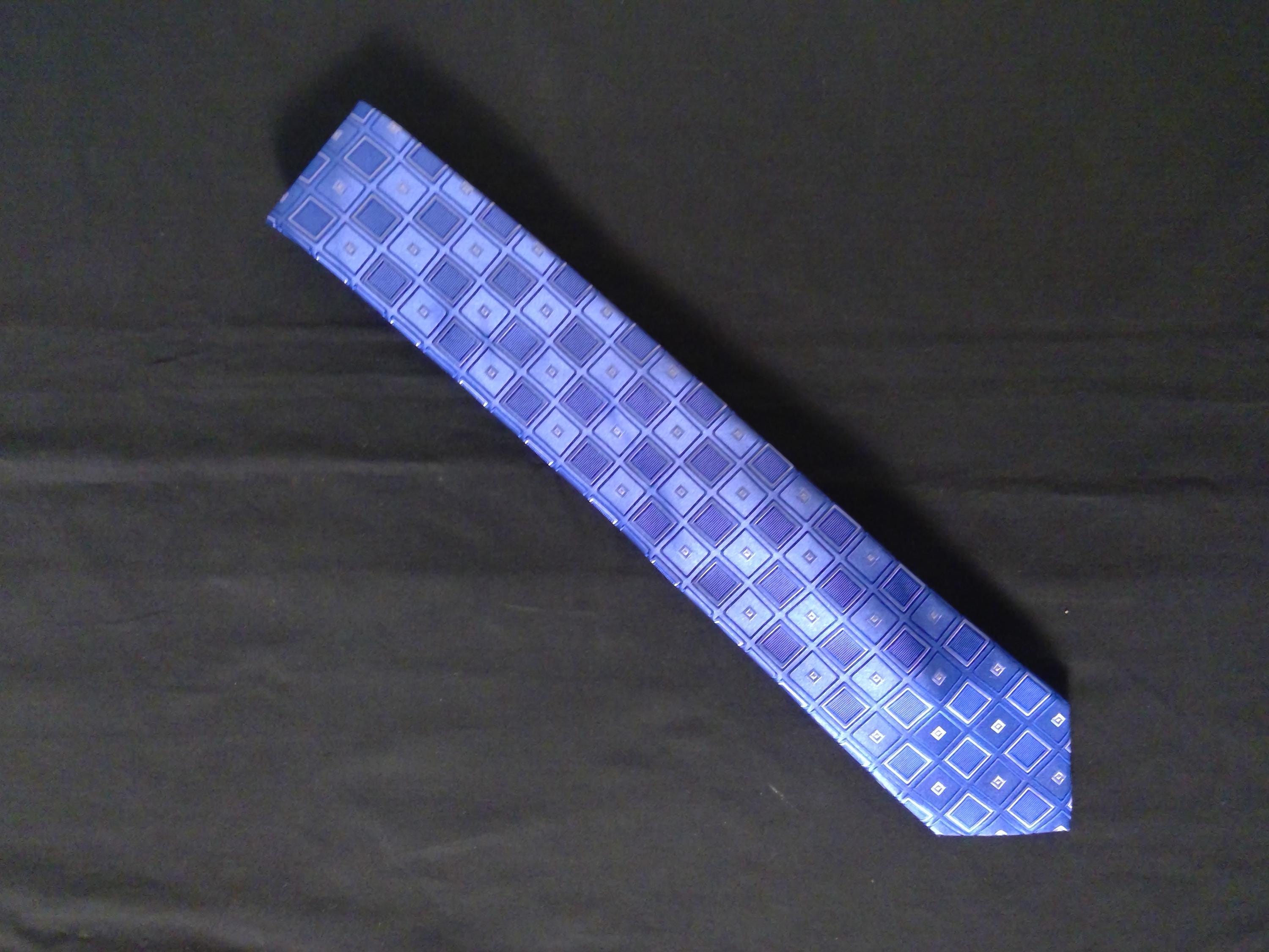 Cravate Donald Trump Signature Vintage En Soie 100% - Bleu Et Blanc - Longueur Classique - Parfait état