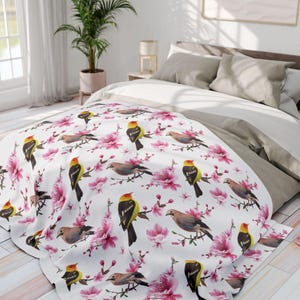 Floral Bird Fleece Blanket: Cozy Home Decor Throw