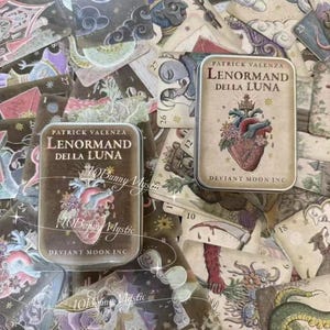 Lenormand della Luna, Mazzo Lenormand Tascabile, 36 Carte, Ramo dei Trionfi della Luna, Disponibile in Scatola di Latta, Oracolo Gotico, Regalo per Lei, Estetica Oscura