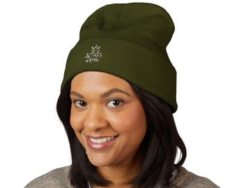 Gorro de invierno con puño y bordado de Jesús es Rey