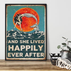 Vintage Meerjungfrau Poster oder Leinwand, Ocean Life Print, Retro Beach Art, Happily Ever After Zitat, Meerjungfrau-Liebhaber Geschenk, Küstendekoration