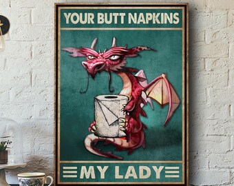 Könnte beinhalten: Ein gerahmtes Poster mit dem Text "YOUR BUTT NAPKINS" oben und "MY LADY" unten. Das Bild zeigt einen roten Drachen, der eine Rolle Toilettenpapier vor einem tealfarbenen Hintergrund hält. Der Drache hat große Flügel und einen strengen Ausdruck.