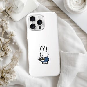 Funda para teléfono con diseño de conejo y ramo de flores de Miffy, diseño kawaii, para iPhone 16, 15, 14, 13, 12, 11, 8 Pro Max, X Plus, Samsung Galaxy S24, S23, S22 y S21