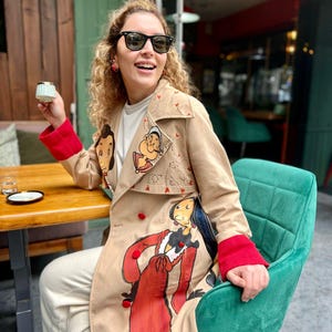 Gabardina con temática de Popeye