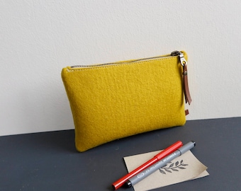 VILT ZAKJE / Grote Potlood Case / Make-up tas / Koppeling in mosterd gele merino wol vilt Travelbag voelde zippercase