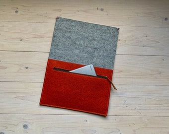Macbook case, woolfelt two colours with zipper pocket