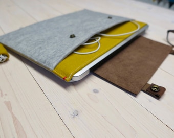 Macbook case,  woolfelt and leather. With extra pocket and closure.