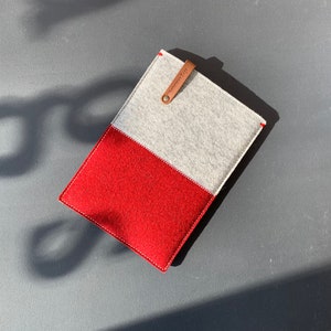 Ereader case felt in grey red, woolfelt cover for Kobo Clara, Libra, Kindle Paperwhite, ereader sleeve