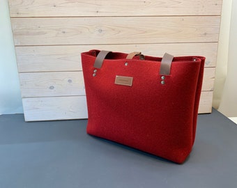 FELT XL bag GRIFT  in red with leather details.