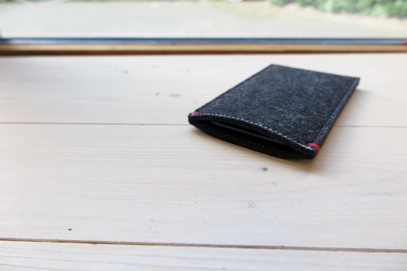 iPhone case, pure woolfelt felt iPhone 15 cover, natural and sustainable black felt cover for all iPhone models image 2
