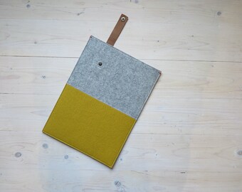 Macbook case, two colours woolfelt case with leather closure,