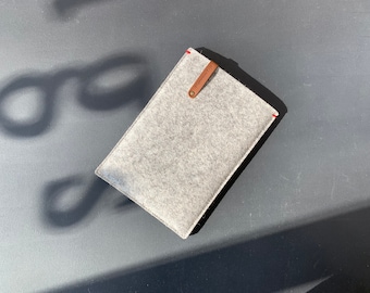 Ereader wool felt cover, Kindle case in pure wool, Kobo Libra sleeve, leather label, minimalist  Paperwhite felt cover