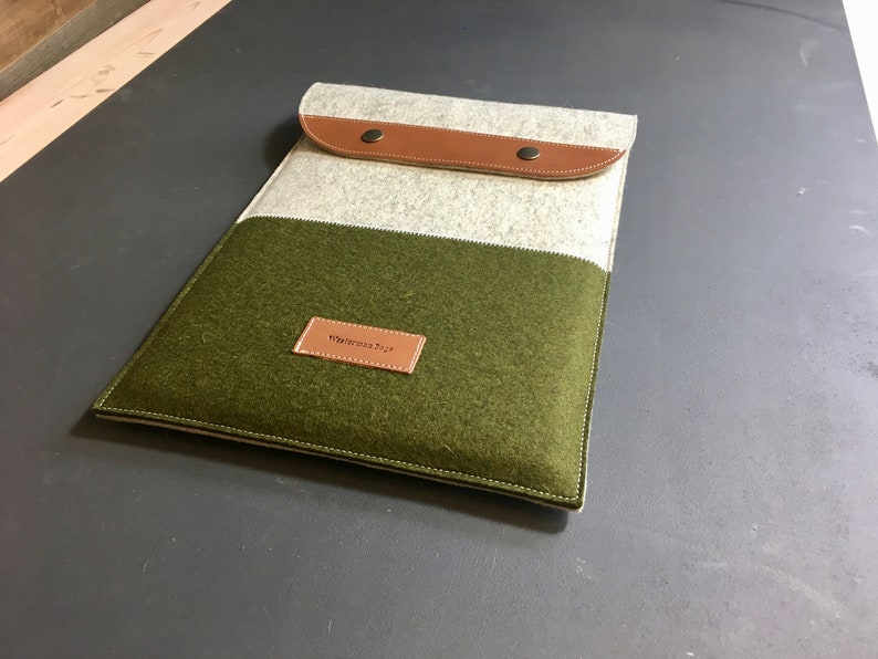 moss green and grey Macbook 13 pro cover natural eco wool felt and leather MacBook Air bag felt MacBook Pro 16 cover Macbook case