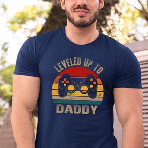 Custom Leveled Up Daddy Shirt - Player 2 Entered The Game Baby Gamer 1st Fathers Day Bild 3