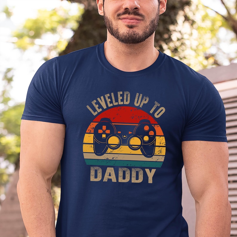 Custom Leveled Up Daddy Shirt - Player 2 Entered The Game Baby Gamer 1st Fathers Day Bild 3