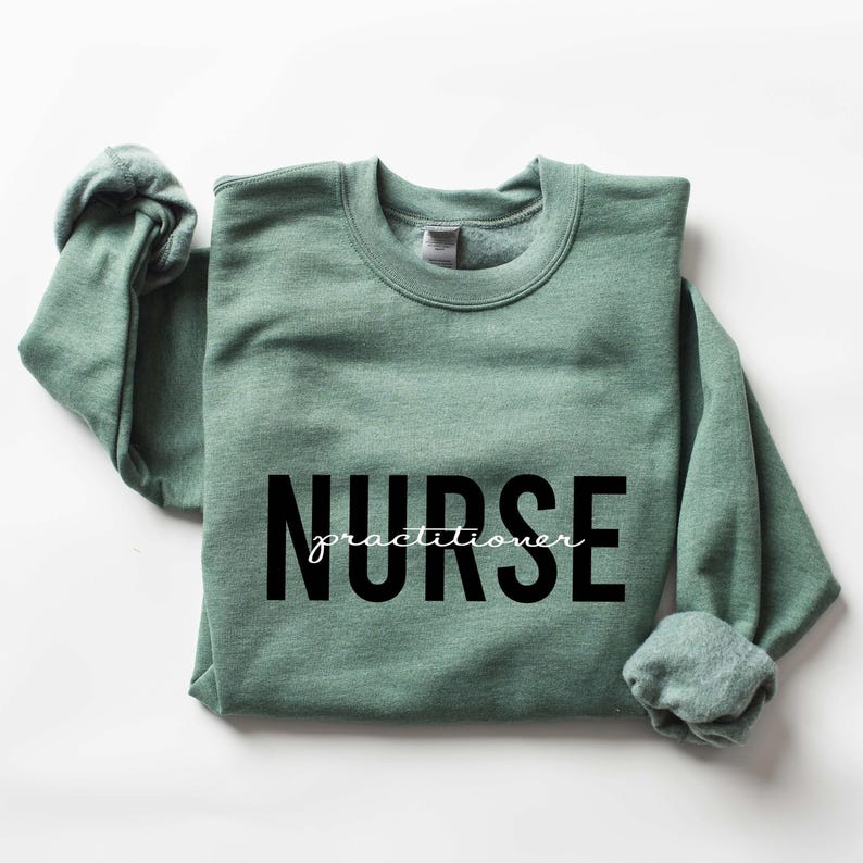 Sudadera de enfermera titulada personalizada, minimalista, con cuello redondo, sudadera con capucha de graduación. imagen 5